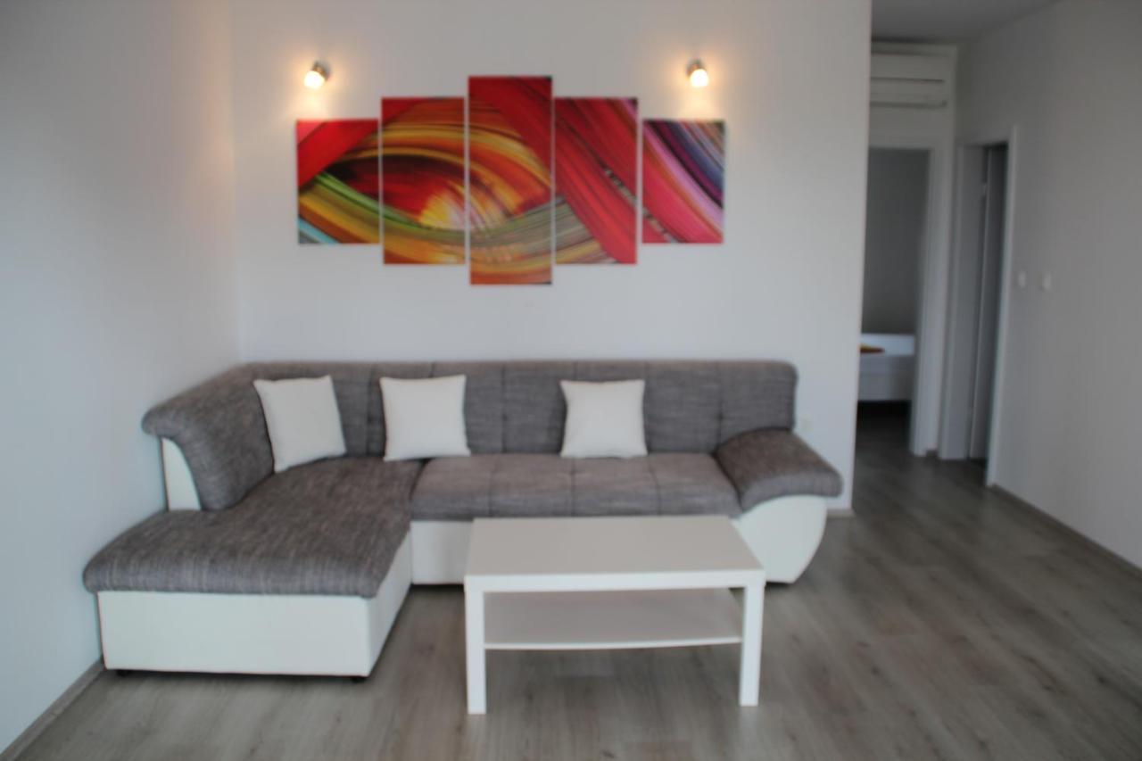 Franivanin Extérieur photo